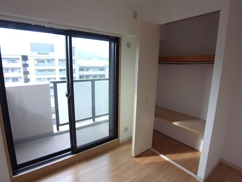 芦屋市業平町の賃貸マンションの居間・リビング