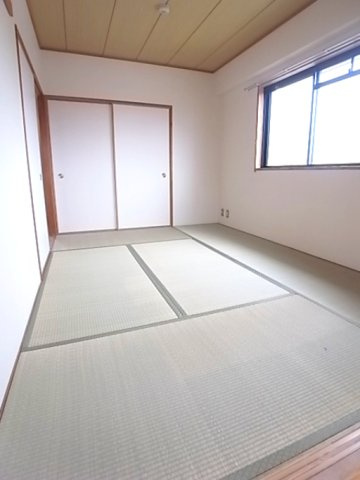 芦屋市業平町の賃貸マンションの居間・リビング