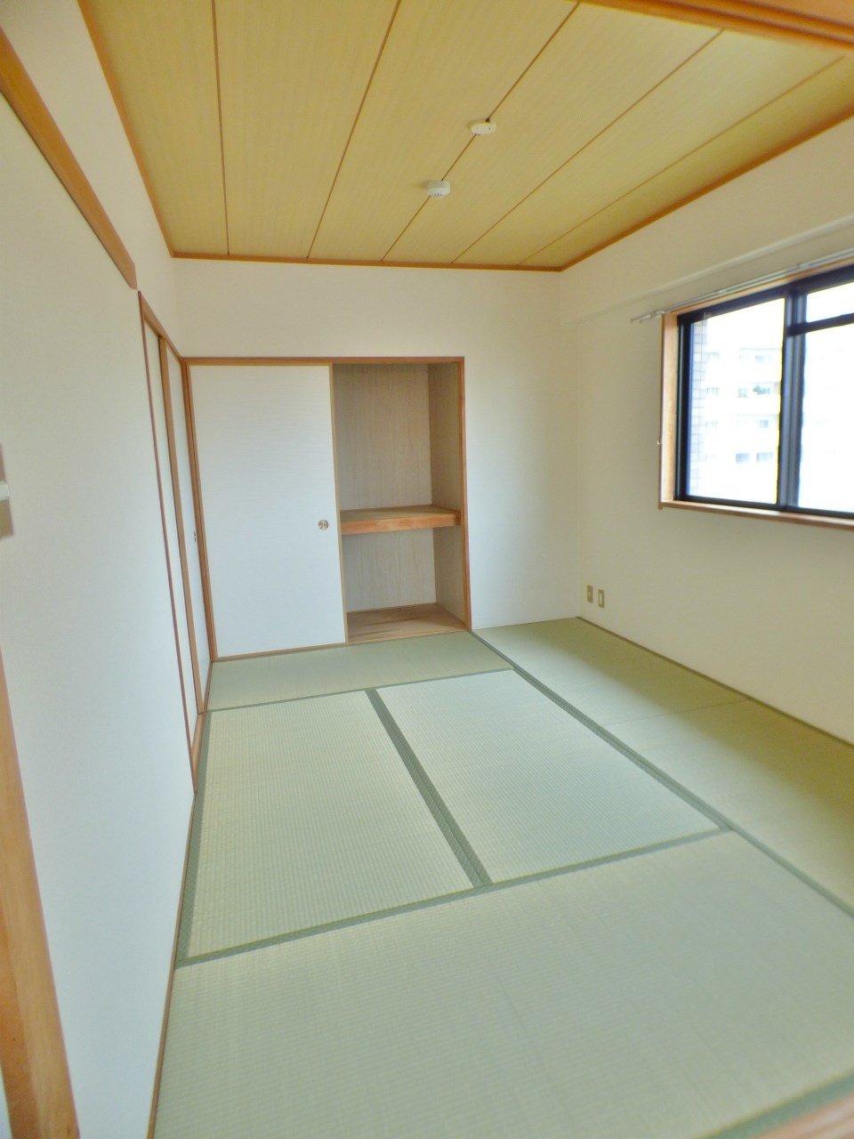 芦屋市業平町の賃貸マンションの居間・リビング
