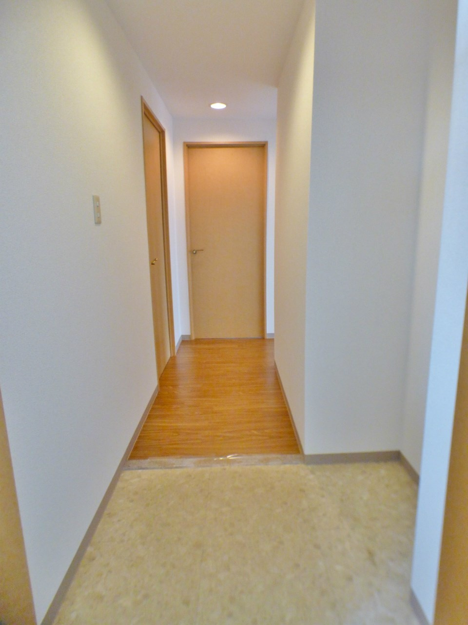芦屋市業平町の賃貸マンションの玄関