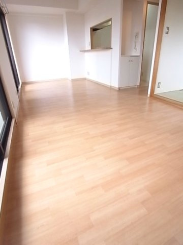 芦屋市業平町の賃貸マンションの居間・リビング