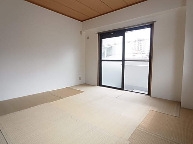 神戸市中央区生田町４丁目の賃貸マンションの居間・リビング