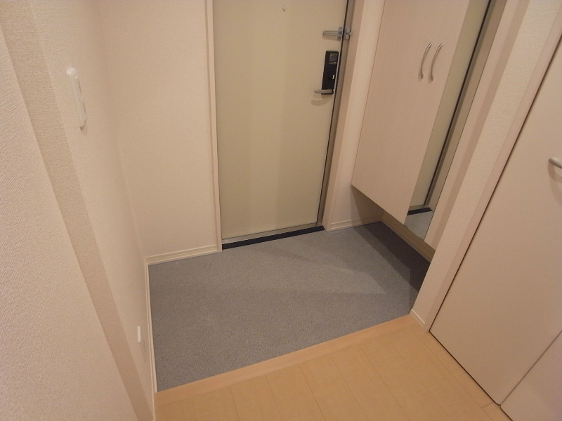 神戸市中央区北野町１丁目のアパートの玄関