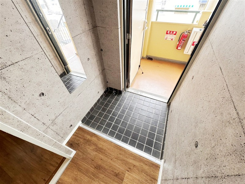神戸市中央区下山手通３丁目の賃貸マンションの玄関