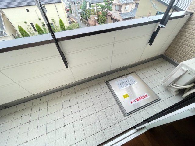 芦屋市翠ケ丘町の賃貸マンションのバルコニー