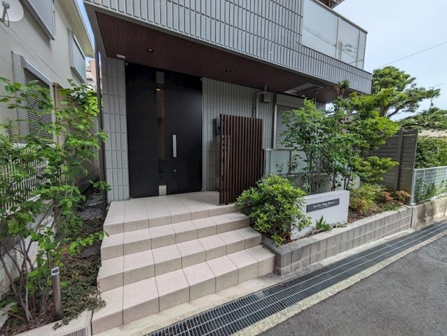 神戸市東灘区御影郡家１丁目の賃貸マンションのエントランス