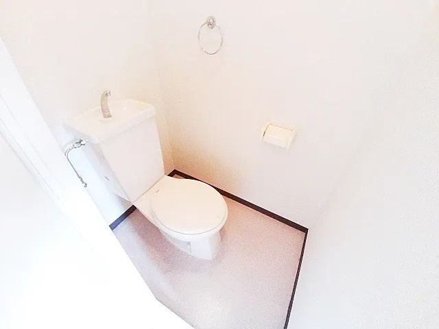 神戸市東灘区田中町４丁目の賃貸マンションのトイレ