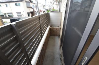 神戸市灘区薬師通３丁目のアパートのバルコニー