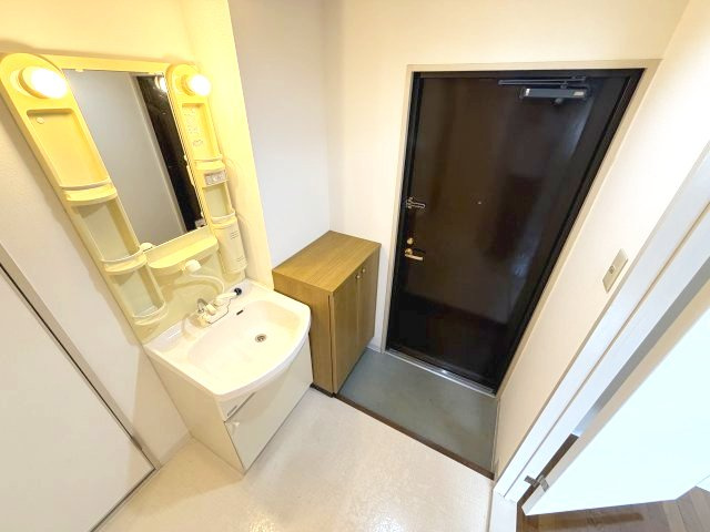 神戸市灘区永手町２丁目のアパートの玄関