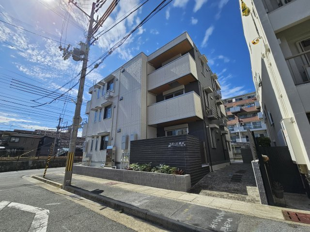 神戸市東灘区西岡本１丁目のアパートの外観