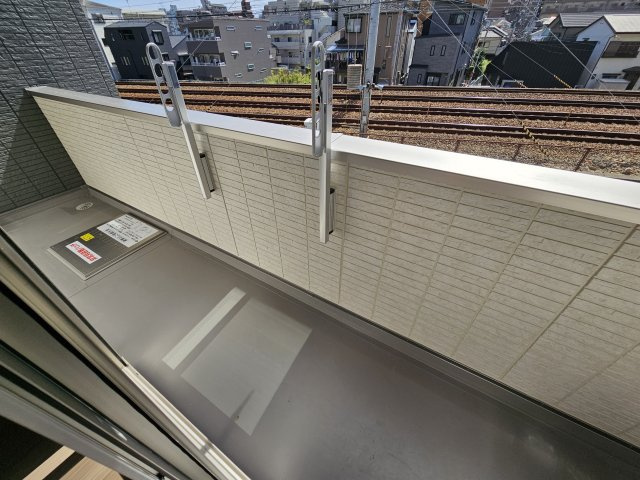 神戸市東灘区西岡本１丁目のアパートのバルコニー