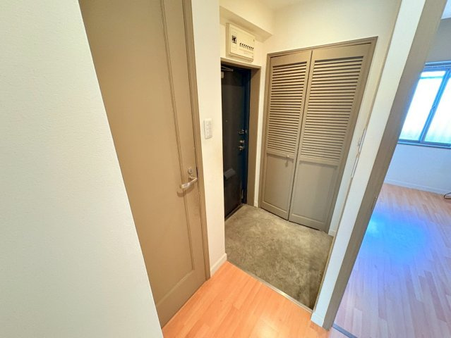 芦屋市茶屋之町の賃貸マンションの玄関