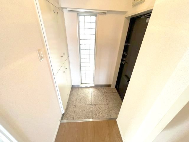 芦屋市茶屋之町の賃貸マンションの玄関
