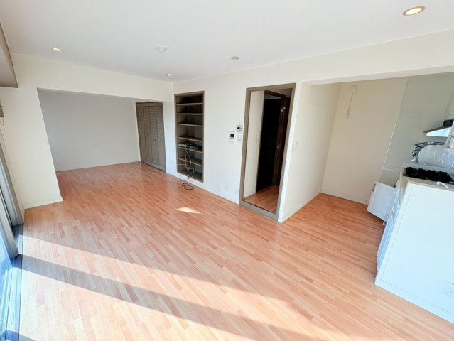 芦屋市茶屋之町の賃貸マンションの居間・リビング