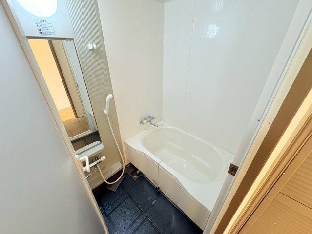 芦屋市茶屋之町の賃貸マンションの浴室