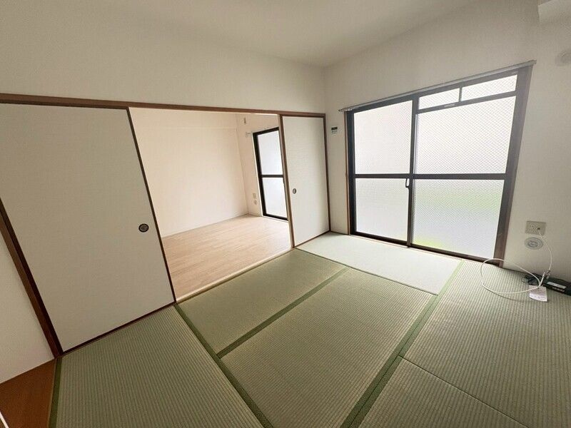 西宮市薬師町の賃貸マンションの居間・リビング