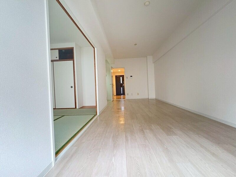 西宮市薬師町の賃貸マンションの居間・リビング