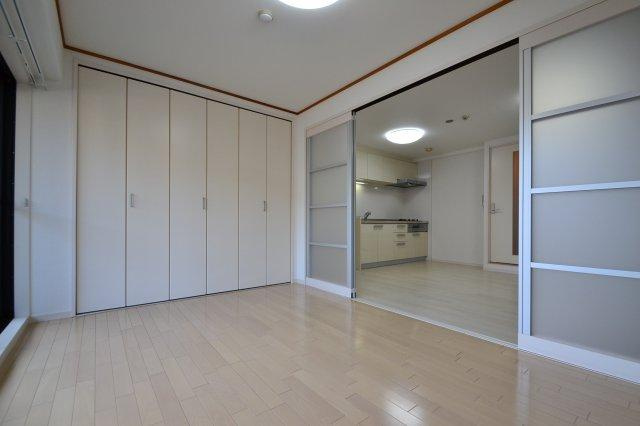 神戸市灘区五毛通１丁目の賃貸マンションの居間・リビング