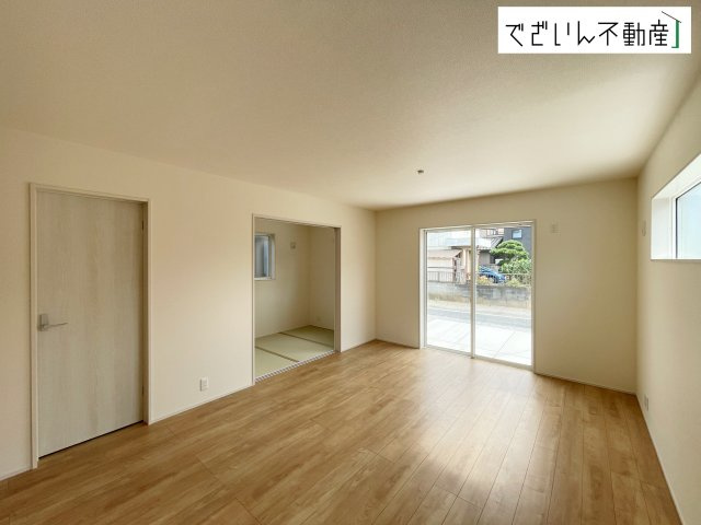【居間・リビング】 | Livele Garden.S北本市東間　新築住宅 | センスが求められるプライベート空間だからこそ、自分の個性を飾るにふさわしい癒しと寛ぎの空間を演出します。
現地(2026年8月撮影)
