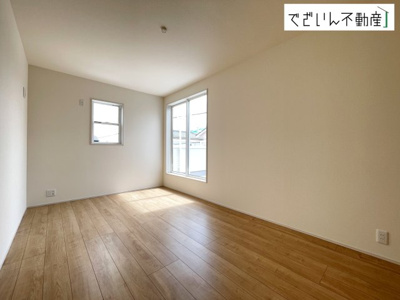 【洋室】 | Livele Garden.S北本市東間　新築住宅 | 夫婦の寝室としても使える落ち着いた居室。育児の合間にほっと一息つける、静かな時間を守ってくれます。
現地(2026年8月撮影)