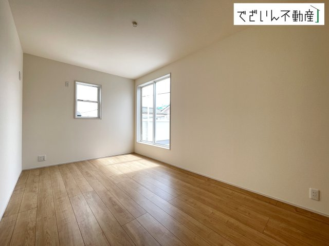 【洋室】 | Livele Garden.S北本市東間　新築住宅 | 夫婦の寝室としても使える落ち着いた居室。育児の合間にほっと一息つける、静かな時間を守ってくれます。
現地(2026年8月撮影)