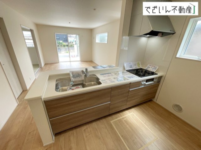 【キッチン】 | Livele Garden.S北本市東間　新築住宅 | 共働きでも無理なく使える効率的なレイアウト。夕食の準備も、家族の会話を楽しみながら進められる、心地よいキッチンです。
現地(2026年8月撮影)
