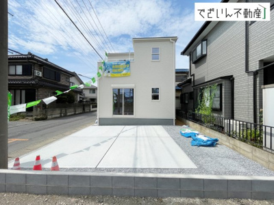 【外観】 | Livele Garden.S北本市東間　新築住宅 | 街並みに馴染む、シンプルで洗練された佇まい。暮らしにちょっとした遊び心を添えてくれるお家です。
現地(2026年8月撮影)