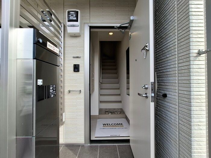 D-ROOM下貫の玄関