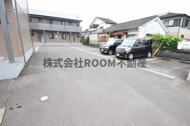 ルミエールの駐車場