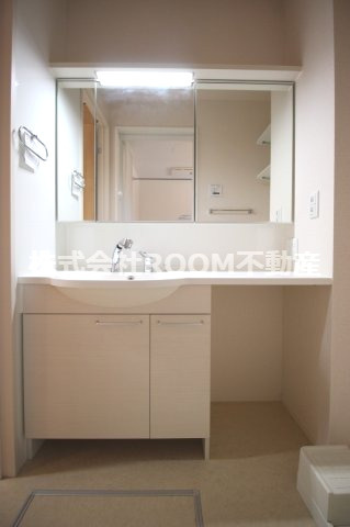 プランドールMの独立洗面台|独立洗面台、小物を置くことができて便利です
