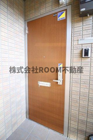 プラウド年見の玄関|収納もある玄関です