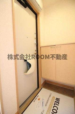 フローラルビレッジⅣ番館のエントランス|落ち着いたエントランスです