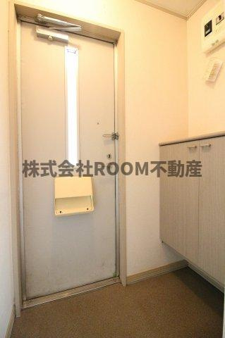 フローラハイツのエントランス|建物の内部です