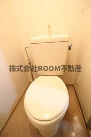 フローラハイツのトイレ|落ち着いた色調のトイレです