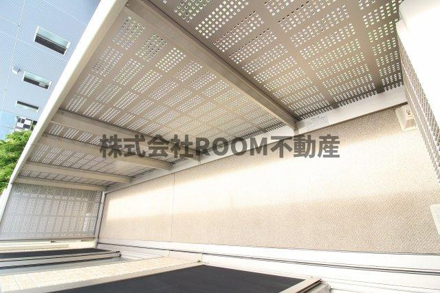 セジュールヨネザワの独立洗面台|広々としたバルコニーです