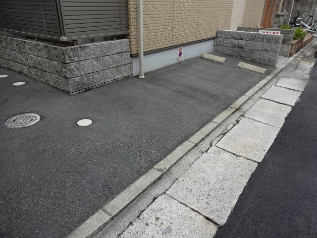 エンカーサアイ寺家町の駐車場