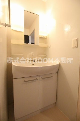 セジュール・永野2011　A棟の独立洗面台|独立洗面台、朝の身支度には欠かせません
