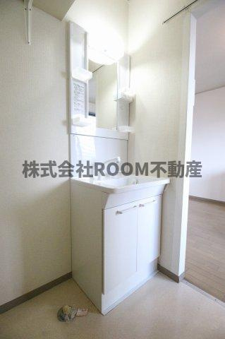 セジュールカミムラの独立洗面台|独立洗面台、小物を置くことができて便利です
