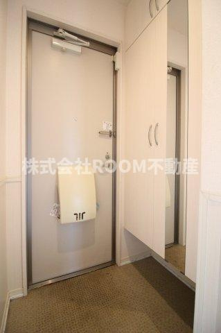 セジュールグレイスの玄関|収納もある玄関です