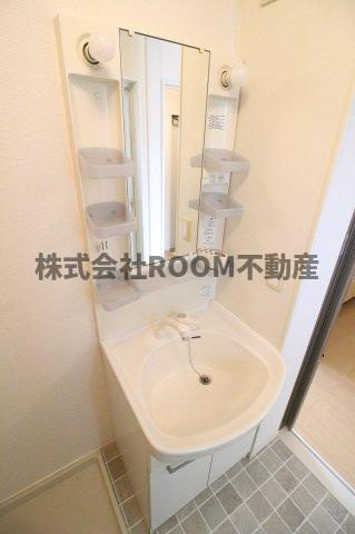 セジュール・希ららの独立洗面台|朝の支度にも助かる、独立の洗髪洗面化粧台