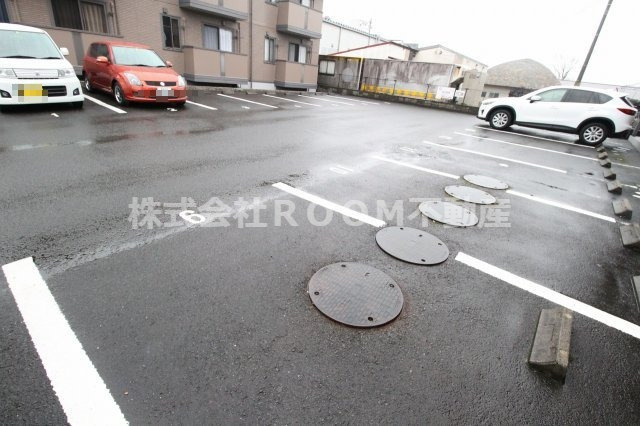 ヴィラ・モナリエール の駐車場