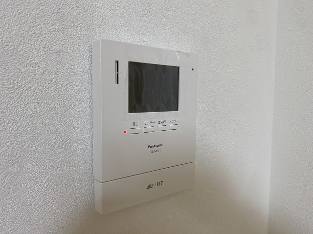 川口市赤井　中古戸建のセキュリティ|来訪者の顔を室内からしっかり確認できるTVモニター付きインターホンです！一人でのお留守番や防犯面でも非常に安心。毎日の安全で快適な暮らしを支えるうれしい設備です。