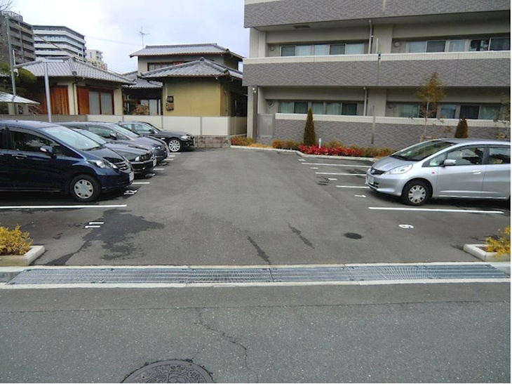 【駐車場】アリスガーデンエサカ 