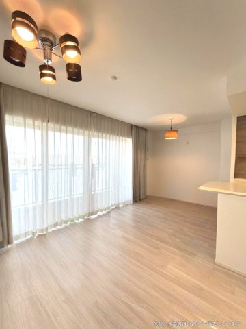 パークホームズ夙川松下町の居間・リビング|南向きLDK、明るい空間でのびのび過ごせる住戸です。