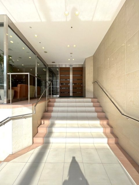 ウィン青山のエントランス