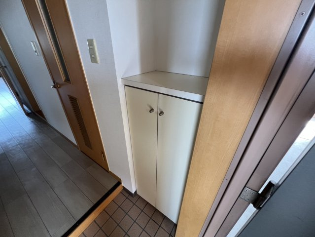エレガンEYT(エイト)の玄関