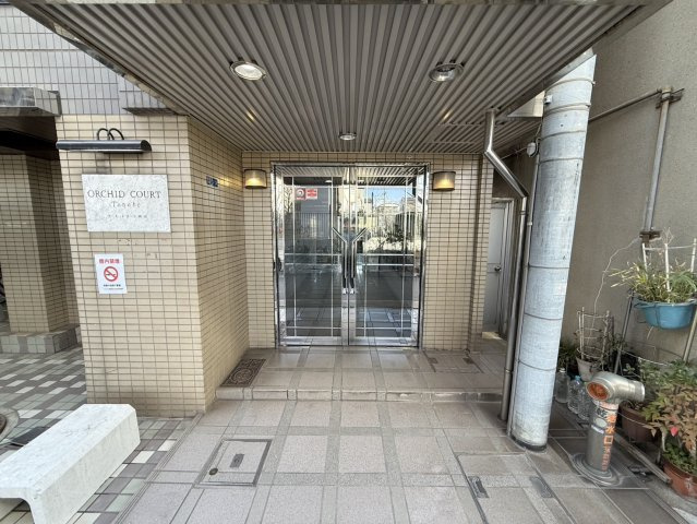 オーキッドコート田辺のエントランス