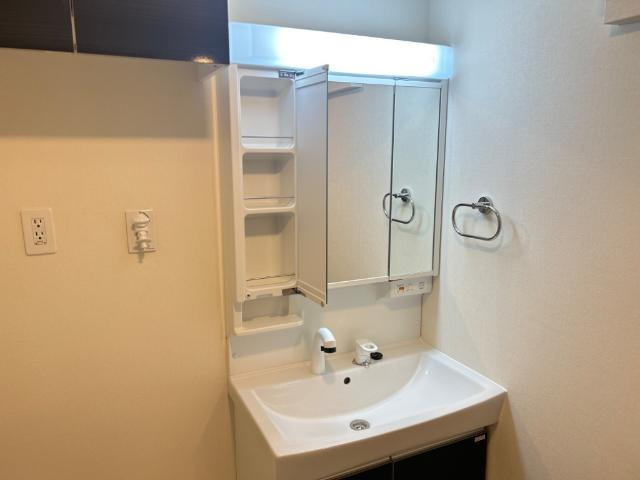 （仮称）淀川区三津屋南新築マンションの洗面所|洗髪洗面化粧台（イメージ）