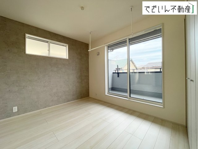 【洋室】 | blooming garden北本市中丸7丁目　新築住宅 | センスが求められるプライベート空間だからこそ、自分の個性を飾るにふさわしい癒しと寛ぎの空間を演出します。
現地(2026年8月撮影)