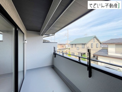 【バルコニー】 | blooming garden北本市中丸7丁目　新築住宅 | 植物を育てたり、椅子を置いて読書したり。暮らしにちょっとした豊かさを添える空間です。
現地(2026年8月撮影)